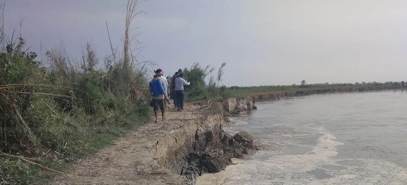 पहिराले थुनेको रघुगङ्गा नदी भरिएर बग्न थाल्यो